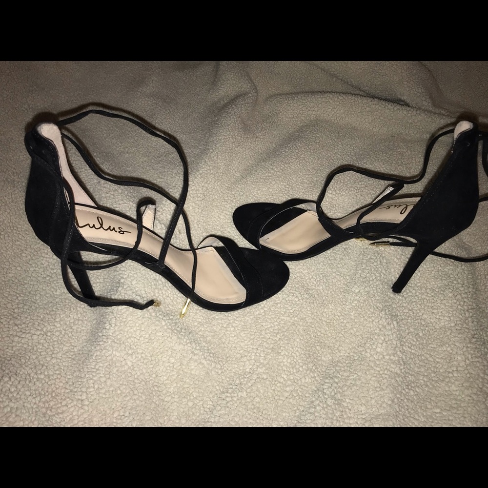 Lulu’s black heels